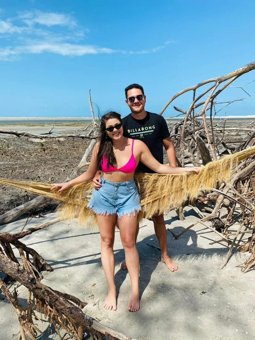 Minca e Jo&atilde;o no mar